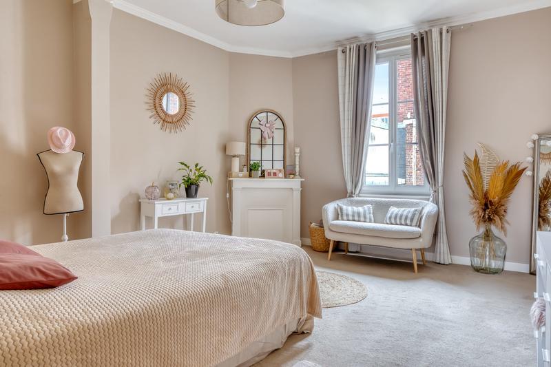 Maison - 233 m² - 12 pièces