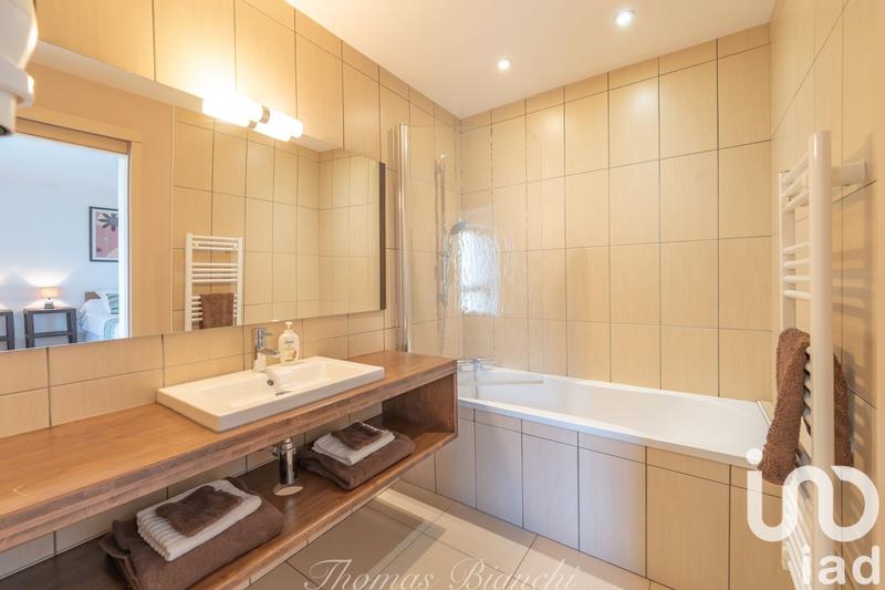 Maison - 230 m² - 6 pièces