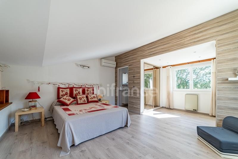 Maison - 330 m² - 9 pièces