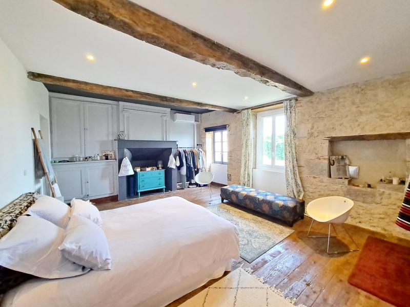 Maison - 230 m² - 6 pièces