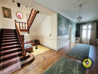 Maison - 484 m² - 11 pièces