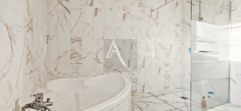 Maison - 184 m² - 7 pièces