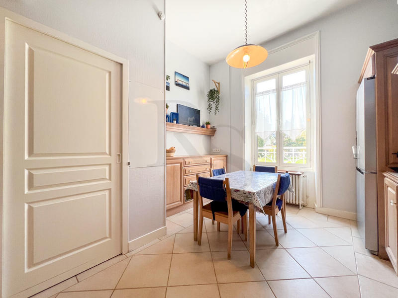 Maison - 236 m² - 10 pièces