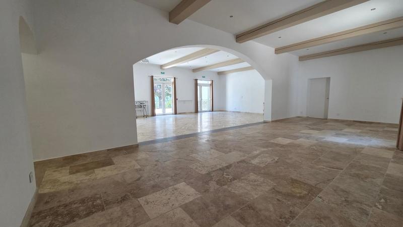 Maison - 408 m² - 5 pièces