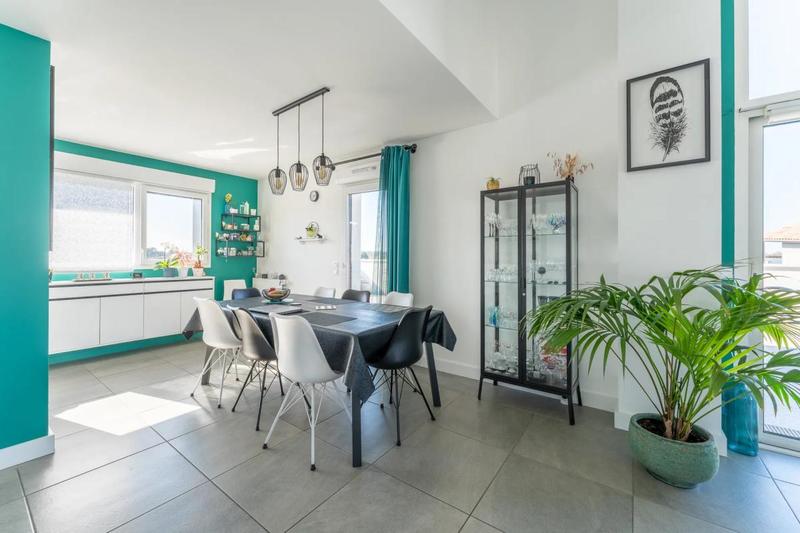 Appartement - 93 m² - 4 pièces