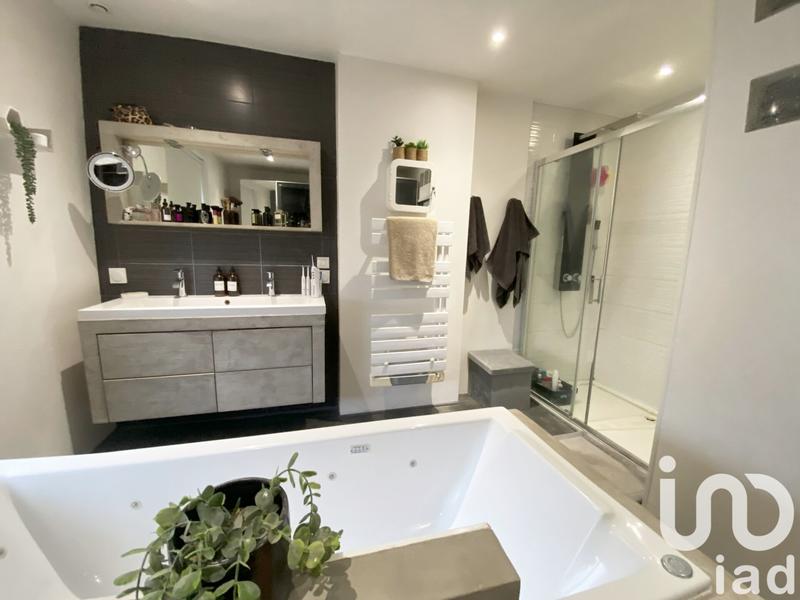 Maison - 187 m² - 9 pièces