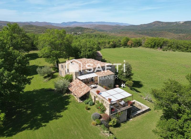 Maison - 280 m² - 10 pièces