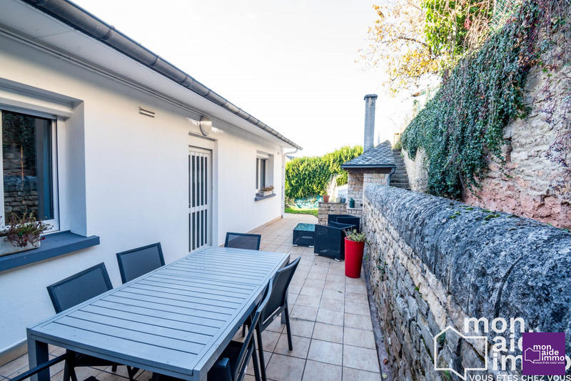 Maison traditionnelle - 210 m² - 7 pièces