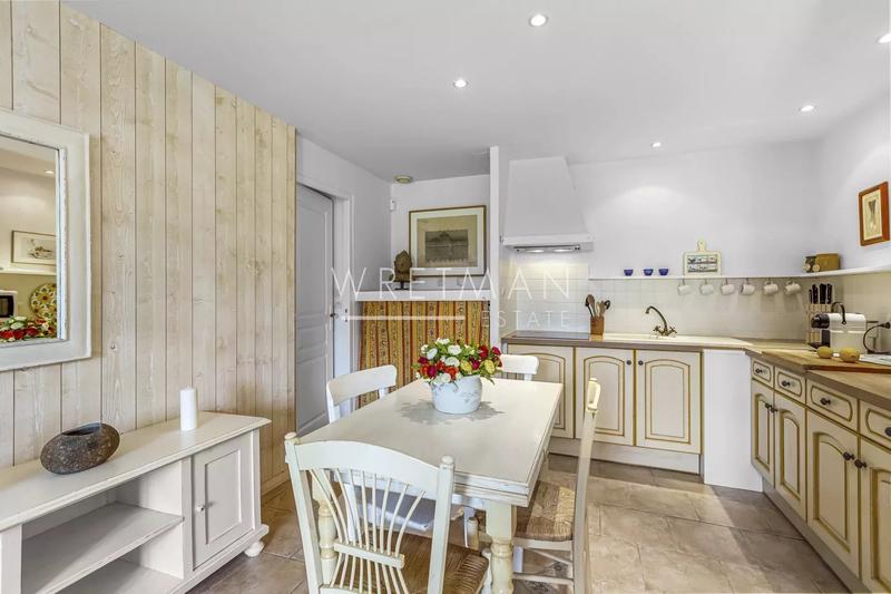 Maison - 218 m² - 8 pièces