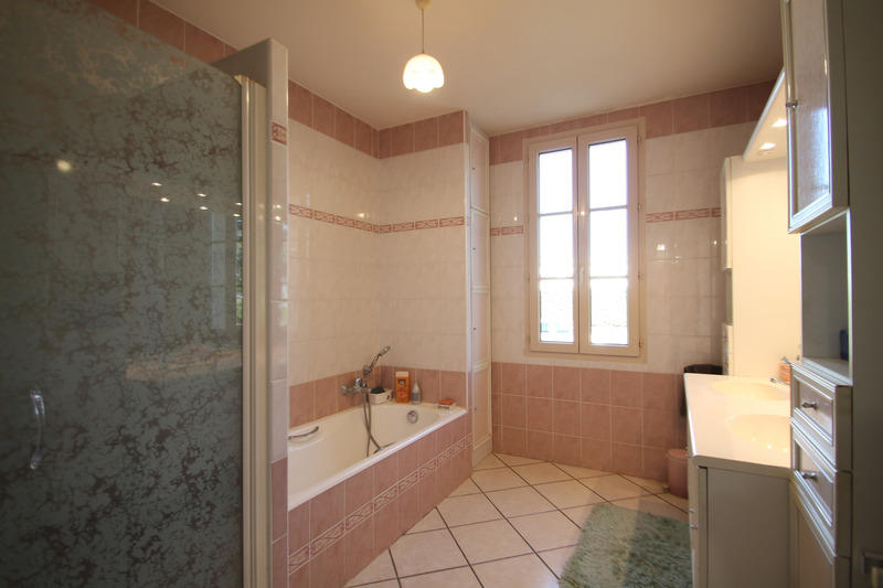 Maison - 268 m² - 8 pièces