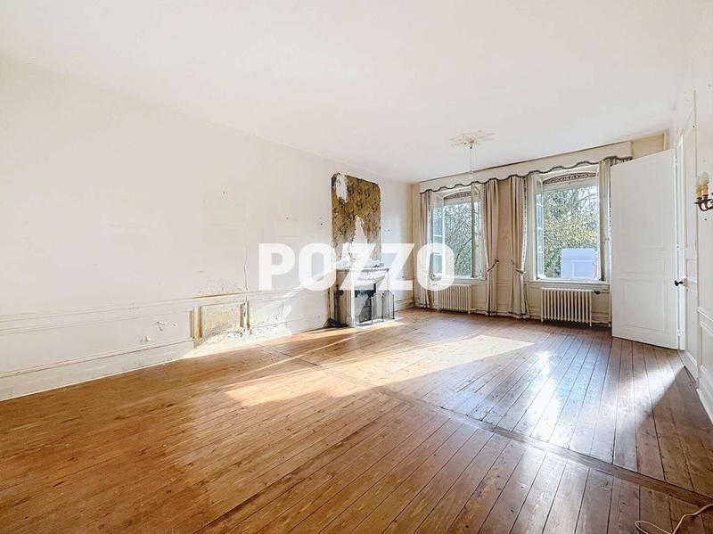 Maison - 231 m² - 10 pièces