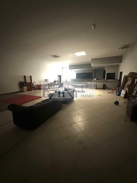 Entrepôt - 1 200 m²
