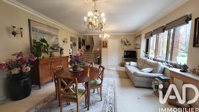 Maison - 235 m² - 10 pièces