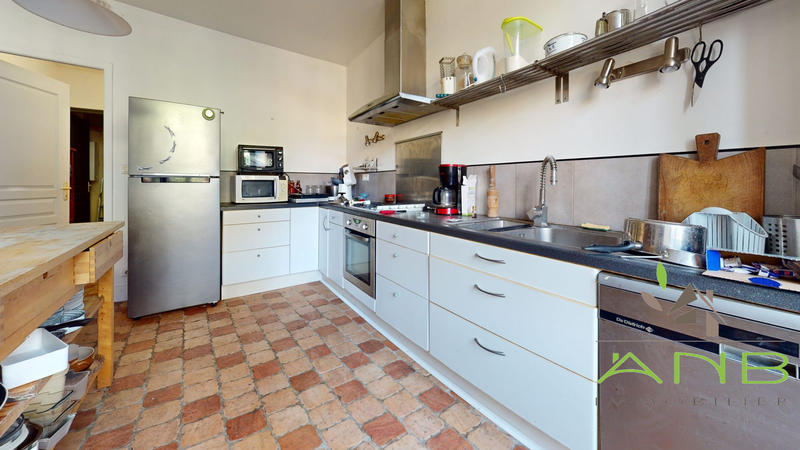 Maison ancienne - 691 m² - 19 pièces