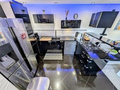 Appartement - 80 m² - 3 pièces