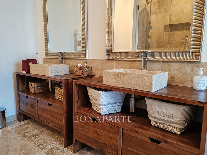 Maison - 285 m² - 9 pièces