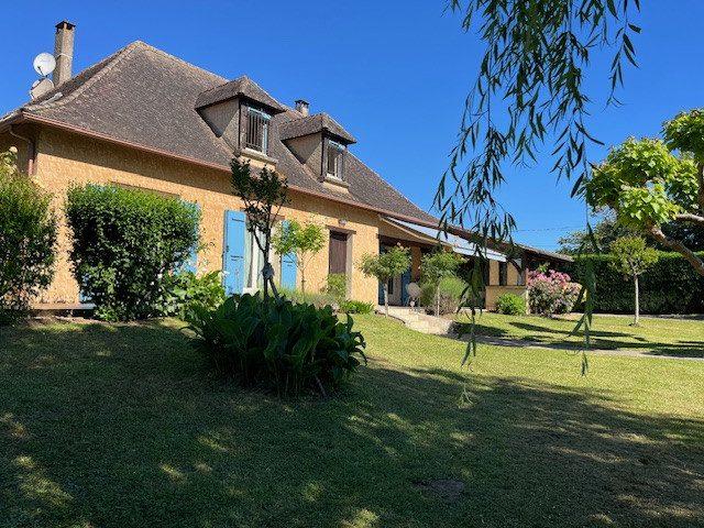 Maison traditionnelle - 177 m² - 6 pièces