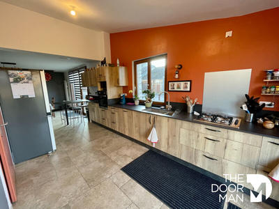 Services - 110 m² - 4 pièces