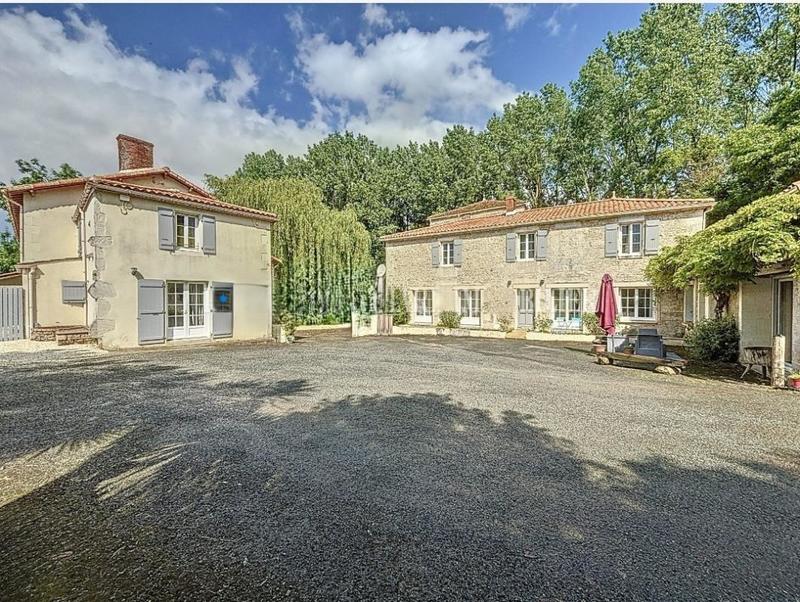Propriété - 440 m² - 22 pièces