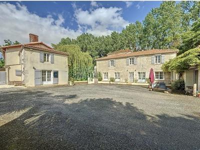 Propriété - 440 m² - 22 pièces