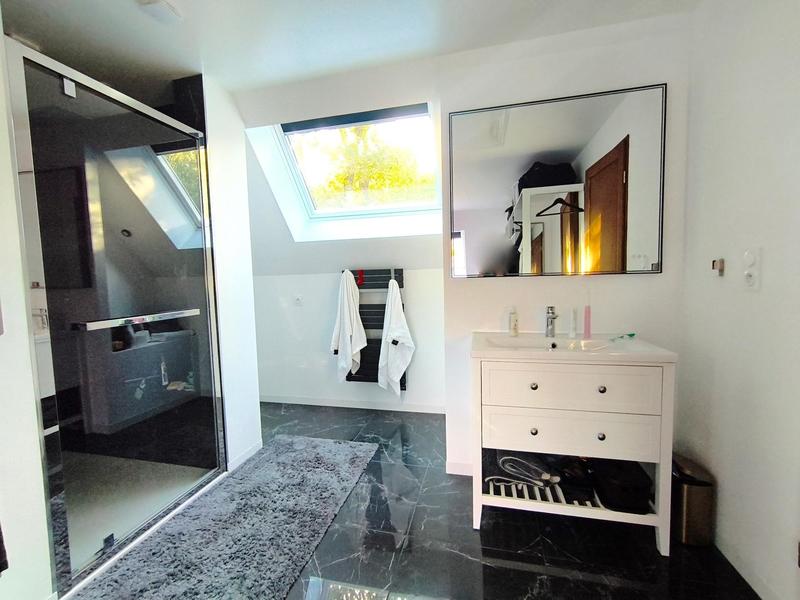 Maison - 280 m² - 10 pièces