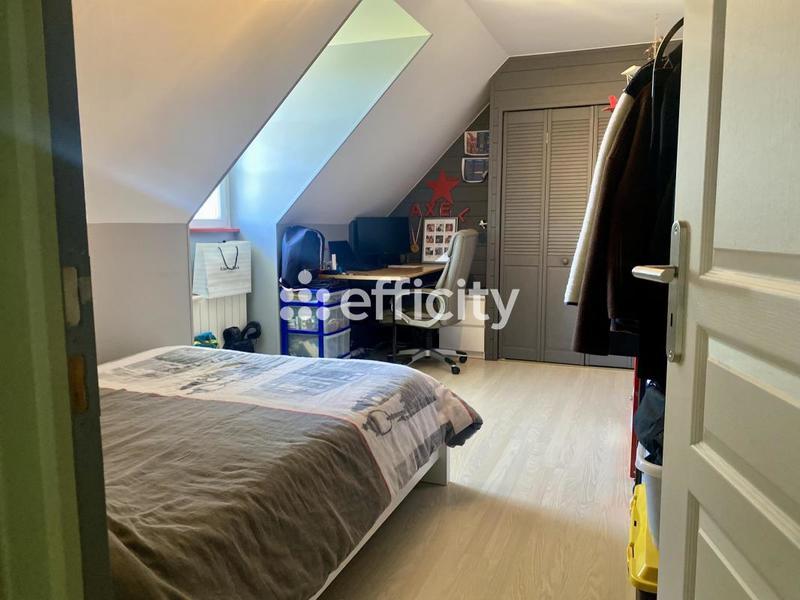 Maison - 210 m² - 10 pièces