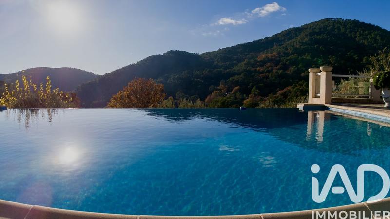 Maison - 204 m² - 7 pièces