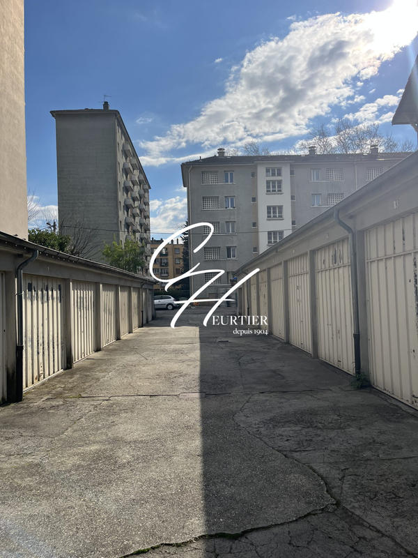 Parking / Garage - 12 m²