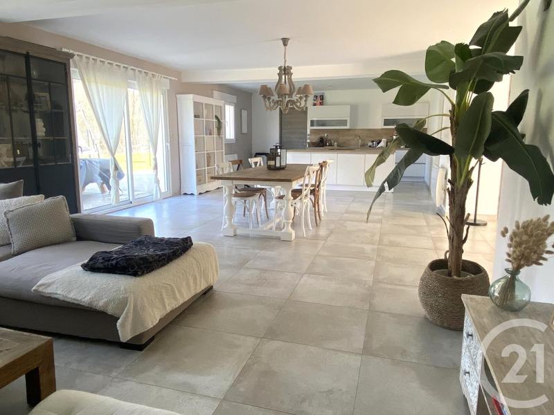 Maison - 242 m² - 8 pièces