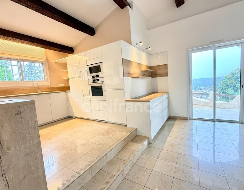 Maison - 315 m² - 11 pièces