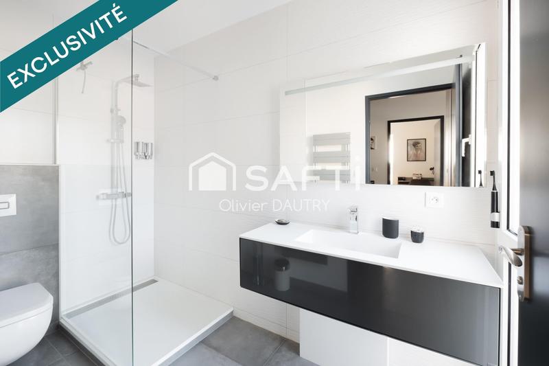 Maison - 241 m² - 10 pièces