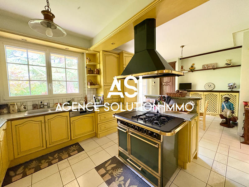 Maison - 214 m² - 8 pièces