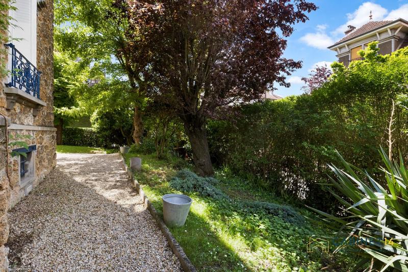 Maison - 200 m² - 8 pièces