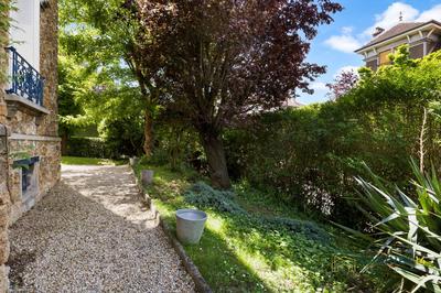 Maison - 200 m² - 8 pièces