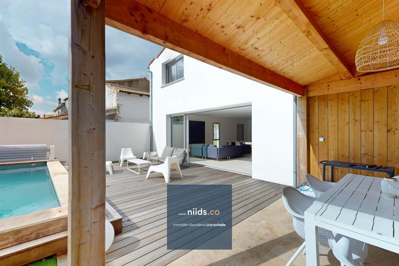 Maison - 189 m² - 5 pièces