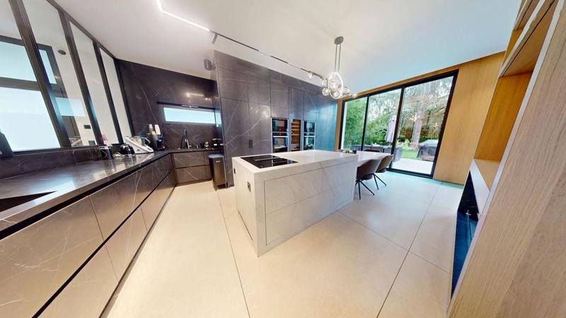 Villa - 262 m² - 9 pièces