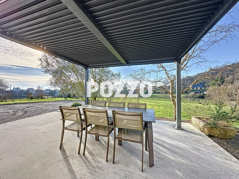 Maison - 225 m² - 10 pièces