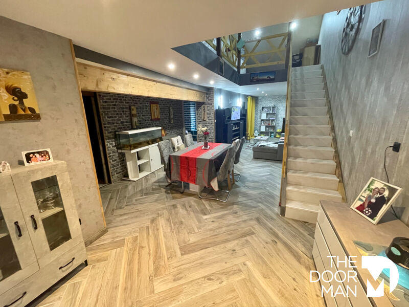 Maison - 198 m² - 8 pièces