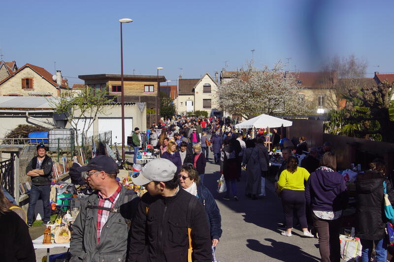 Vide-grenier et marché artisans créateurs quartier madagascar