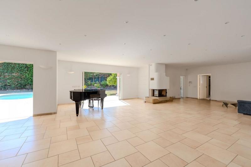 Villa - 303 m² - 6 pièces