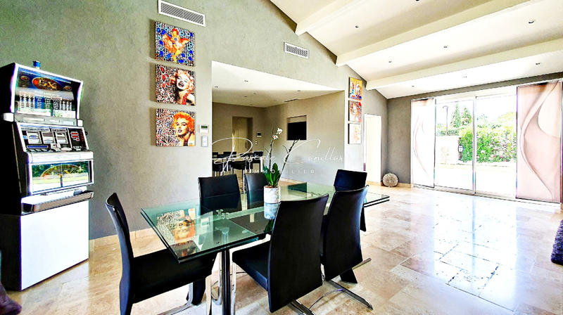 Villa - 216 m² - 7 pièces