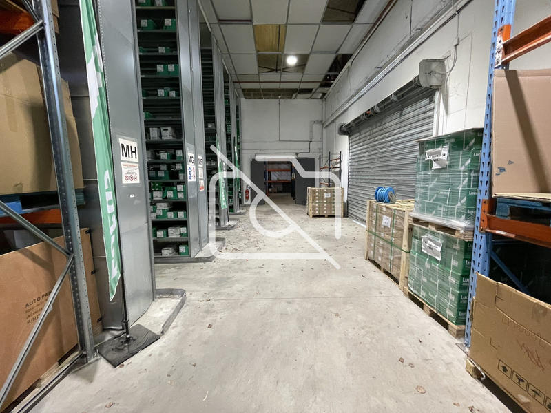 Entrepôt - 1 000 m²