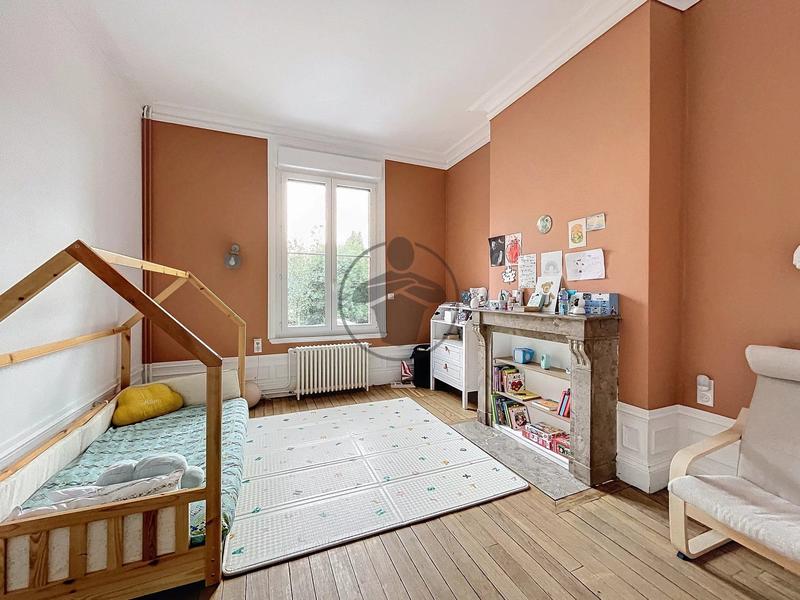 Maison - 202 m² - 7 pièces