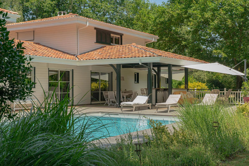 Maison - 220 m² - 8 pièces