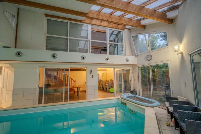 Maison - 330 m² - 9 pièces