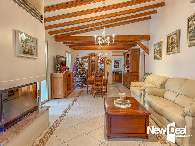 Maison - 220 m² - 8 pièces