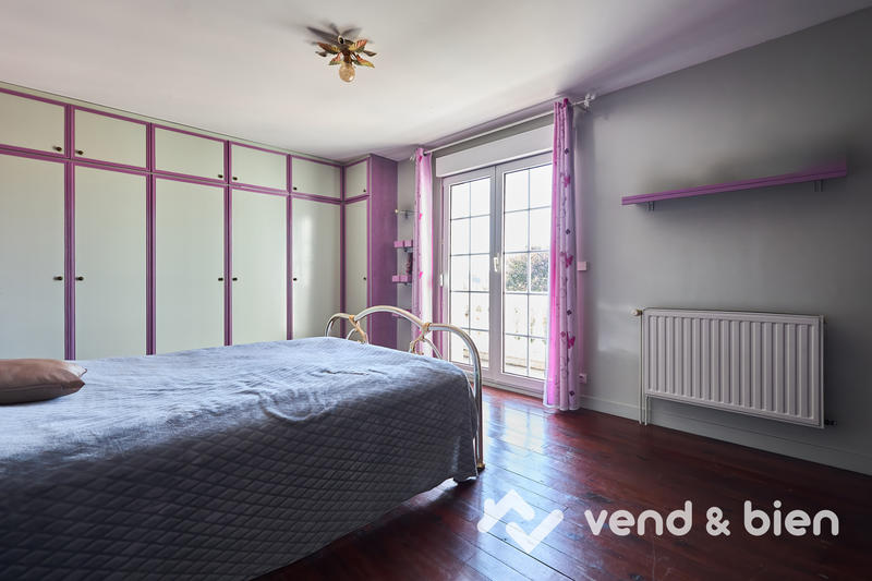 Maison - 229 m² - 7 pièces