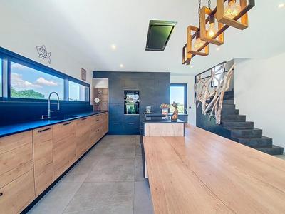 Maison - 141 m² - 6 pièces