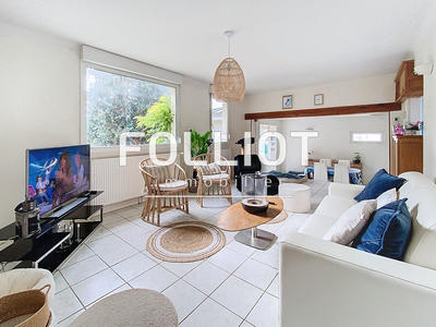 Maison - 93 m² - 5 pièces