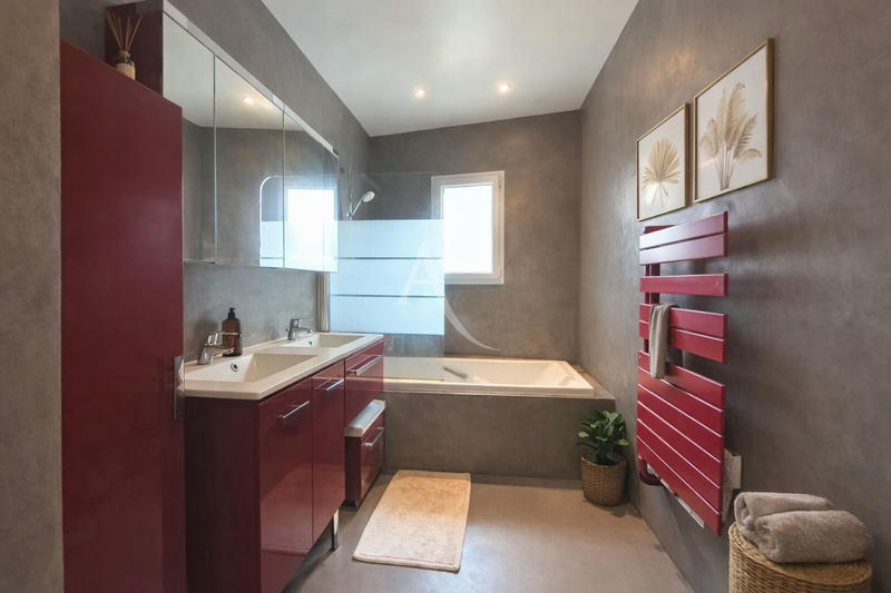 Maison - 138 m² - 7 pièces